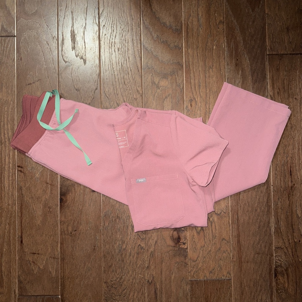 Figs  Mineral Mauve  Catarina xsmall top and Livingston  xsmall/petite bottoms